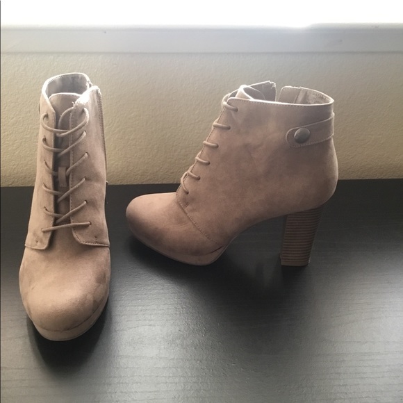 Nude color high heels - Picture 3 of 3